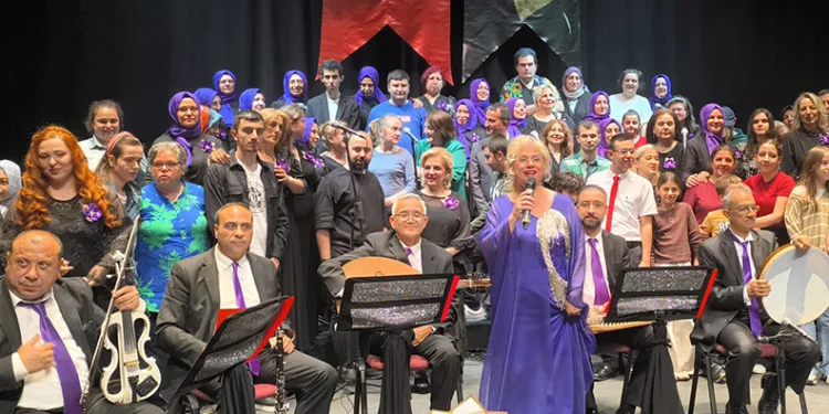 Otizm Anneler Korosu’ndan muhteşem konser