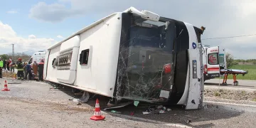 Konya’da yolcu otobüsü devrildi