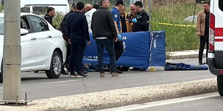 Boşanma aşamasındaki eşini kafasından silahla vurarak öldürdü
