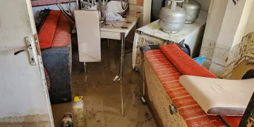 Depremden kaçarak sığındıkları yeni yuvalarında sel afetini yaşadılar
