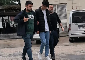 Bursa’da arkadaşıyla şakalaşan genç bıçaklanarak yaralandı