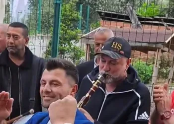 Hüsnü Şenlendirici İznik’te arkadaşının düğününe katıldı