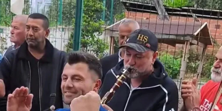 Hüsnü Şenlendirici İznik’te arkadaşının düğününe katıldı
