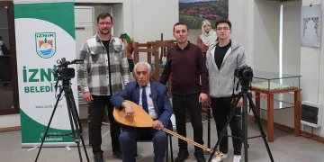 65 yıldır sazı ve kalemi elinde