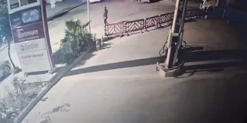 Sokakta karşılaştığı eski kocasını tabancayla vurdu