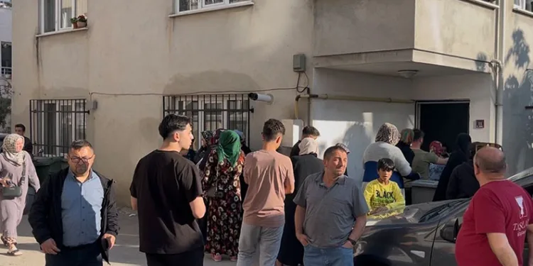 Bursa’da palalı komşu, baba ve oğlunu hastanelik etti