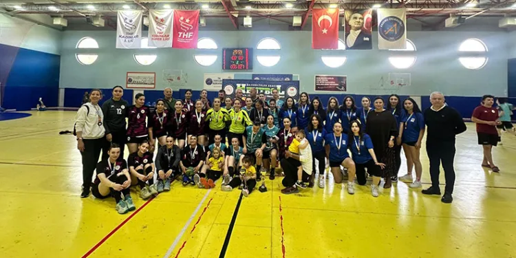 BUÜ’nün hentbol takımı süper ligde