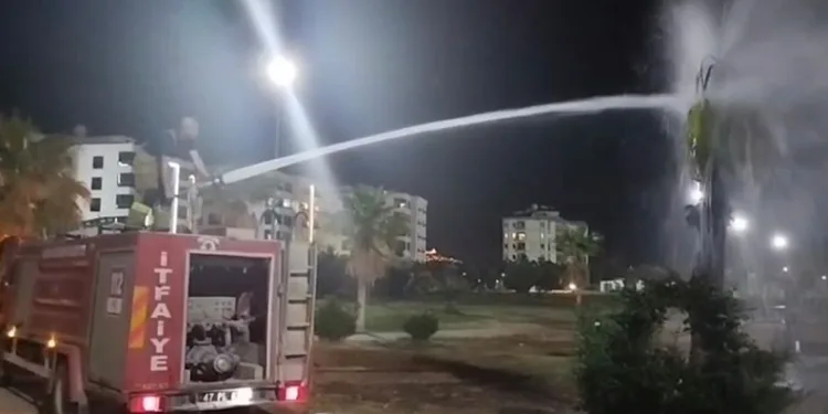 Kontrolden çıkan motosiklet refüje çarparken, sürücüsü ağır yaralandı