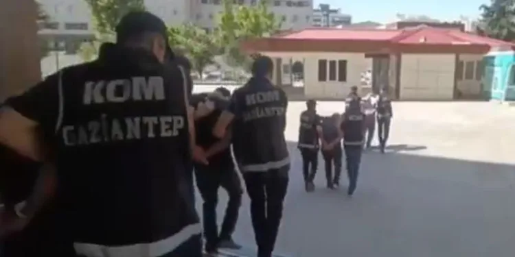 Ayvalık’ta zincirleme kaza: 1’i ağır 5 yaralı