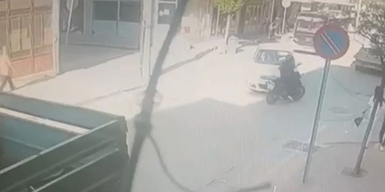 Bursa’da otomobille çarpışan motosikletli yaralandı