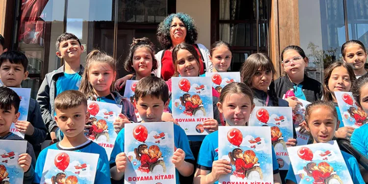 Osmangazi Belediyesi’nden çocuklara masal şöleni