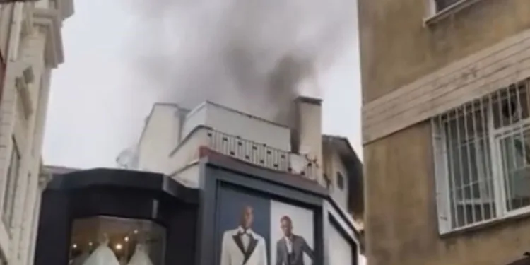 Bursa’da Tarihi Uzun Çarşı’da korkutan yangın