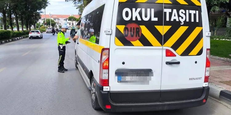 Kağıthane’de metrobüsün motor bölümü yandı, seferler kısa süre durduruldu