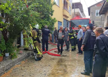 Bursa’da elektrik tesisatından çıkan yangın evi küle çevirdi