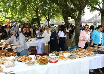 Ziraat fakültesinde geleneksel tomurcuk şenliği