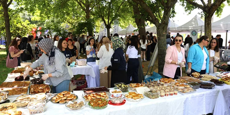 Ziraat fakültesinde geleneksel tomurcuk şenliği