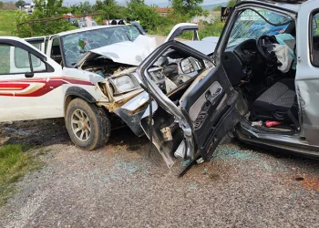 Bursa’da otomobiller kafa kafaya çarpıştı: 1 ölü, 4 yaralı