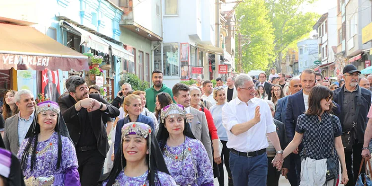 Tirilye’de Zeytin Çiçeği Festivali