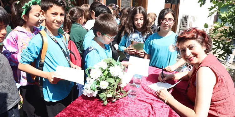 Yazar Karamuti Misi Yazıevi’nde öğrencilerle söyleşi yaptı