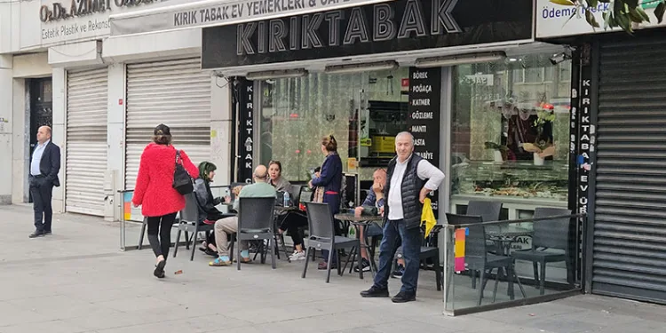 Kars’ta iki kamyonet çarpıştı: 3 yaralı