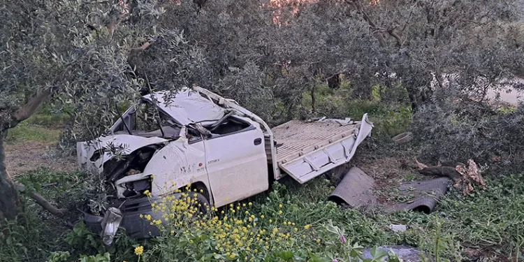 Bursa’da hurdaya dönen kamyonetten sağ çıktı