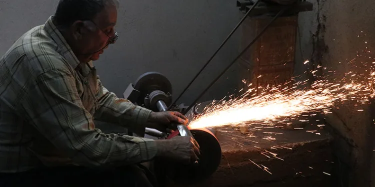 Bursa bıçağını geleneksel yöntemlerle üretiyorlar