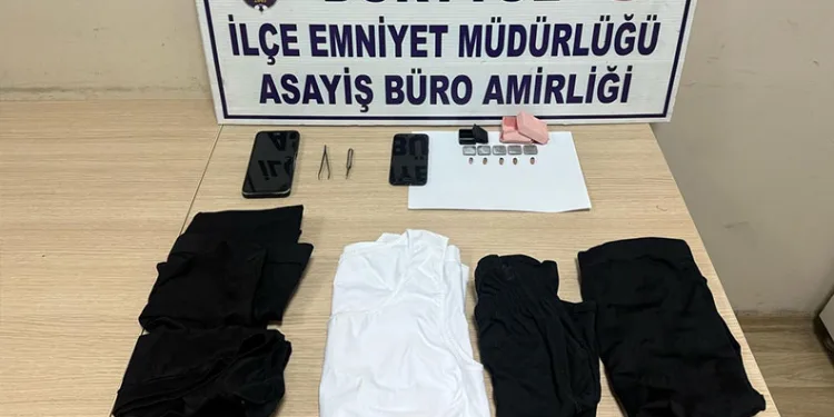 Alanya’da alkollü sürücü park halindeki araçlara çarptı