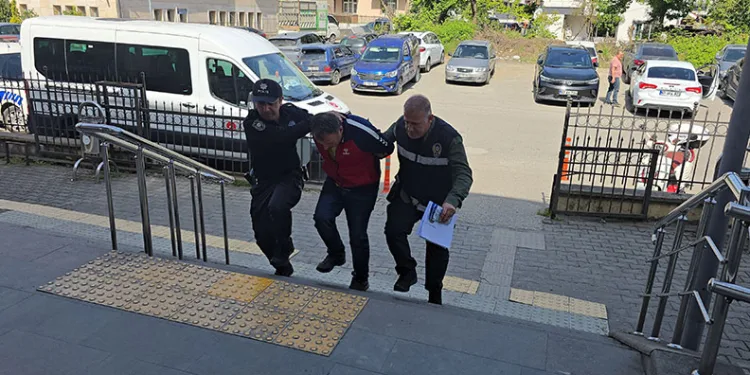 Apartmandan gelen kötü koku cesedi ortaya çıkardı