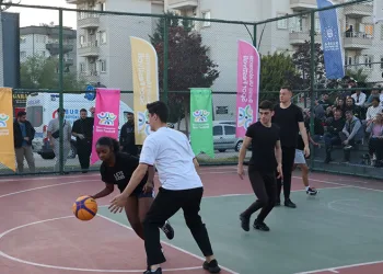 Bursa’da sokak basketbolu heyecanı