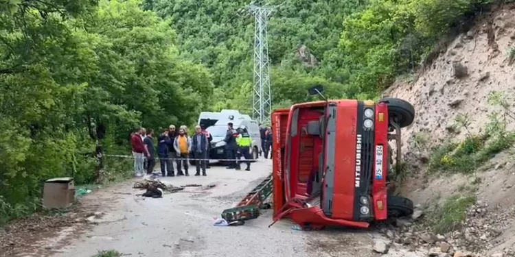 Kağıthane’de metrobüsün motor bölümü yandı, seferler kısa süre durduruldu