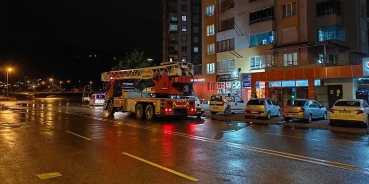 Elazığ’da traktörün altında kalan kişi yaralandı