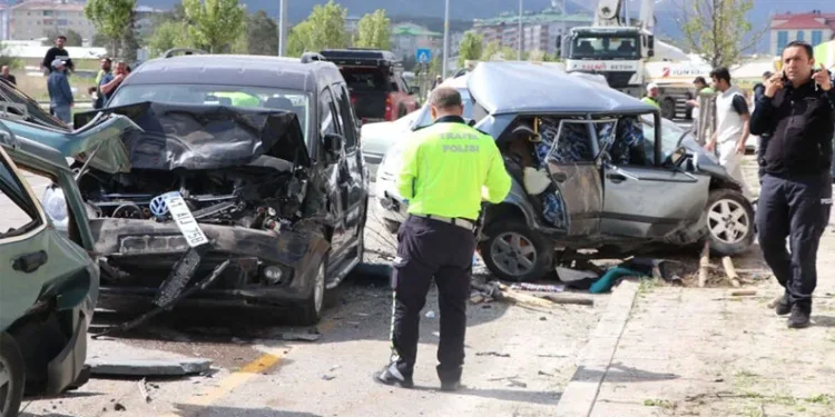 Beton mikseri dehşeti: Cadde savaş alanına dönmüş