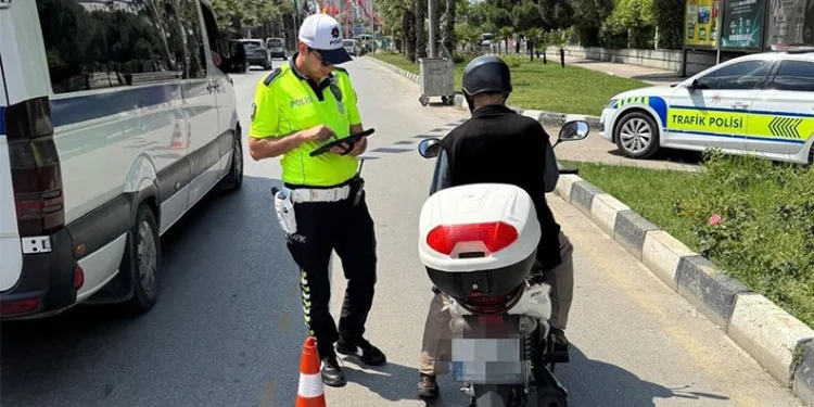 Ayvalık’ta zincirleme kaza: 1’i ağır 5 yaralı