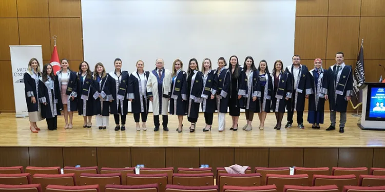 Mudanya Üniversitesi’nde öğrenciler beyaz önlükleriyle mesleğe ilk adımını attı