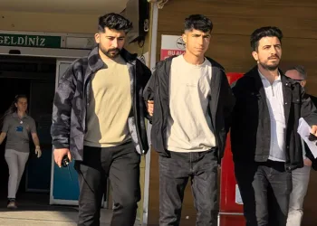 Bursa’da otomobil ile motosiklet çarpıştı: 2 yaralı