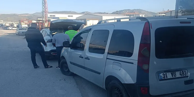 Kağıthane’de metrobüsün motor bölümü yandı, seferler kısa süre durduruldu