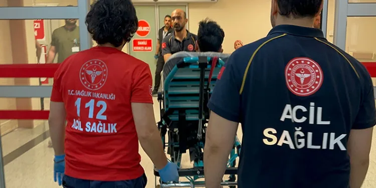 Otomobil şarampole devrildi: Sürücü alkollü ve ehliyetsiz çıktı