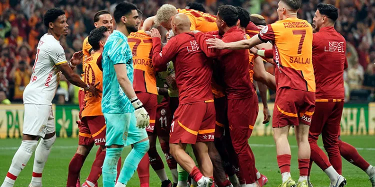 Galatasaray 25. şampiyonluğunu ilan etti, 5. yıldızı taktı