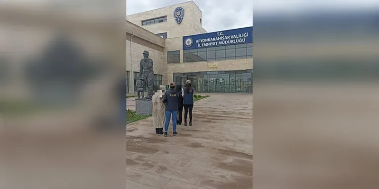 Apartmandan gelen kötü koku cesedi ortaya çıkardı