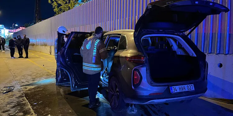 Otomobil şarampole devrildi: Sürücü alkollü ve ehliyetsiz çıktı