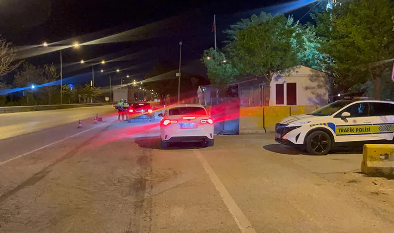 Jandarma barajda 500 metre kaçak ağ buldu