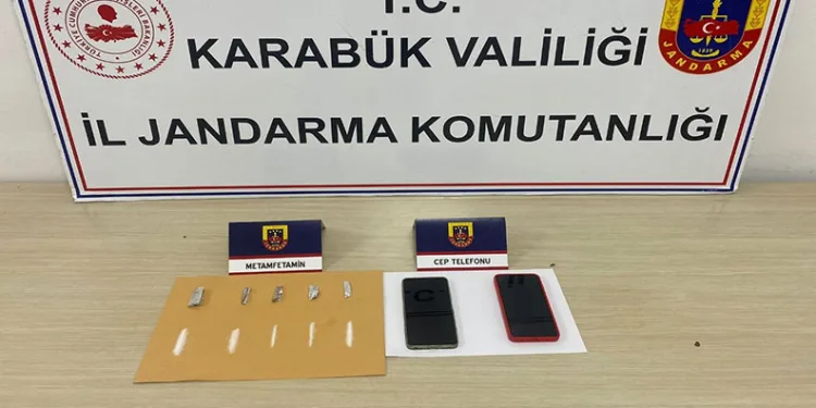 Manavgat’ta kamyonet ile çarpışan otomobilin sürücüsü yaralandı