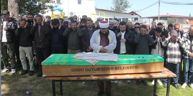 Motosiklet kazasında hayatını kaybeden genç son yolculuğuna uğurlandı