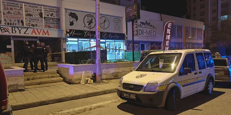 Otomobil şarampole devrildi: Sürücü alkollü ve ehliyetsiz çıktı