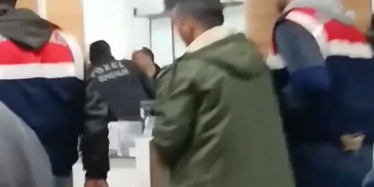Kağıthane’de metrobüsün motor bölümü yandı, seferler kısa süre durduruldu