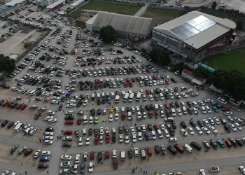 Bursa’da oto pazarında bayram havası