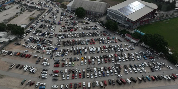 Bursa’da oto pazarında bayram havası