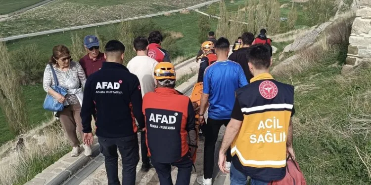 Hafif ticari aracın çarptığı kadın hayatını kaybetti