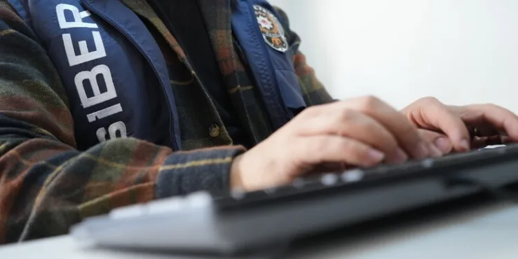 Hafif ticari aracın çarptığı kadın hayatını kaybetti
