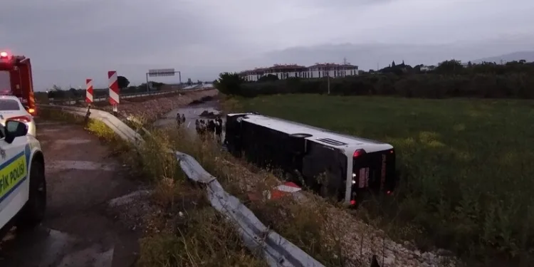 Hafif ticari aracın çarptığı kadın hayatını kaybetti